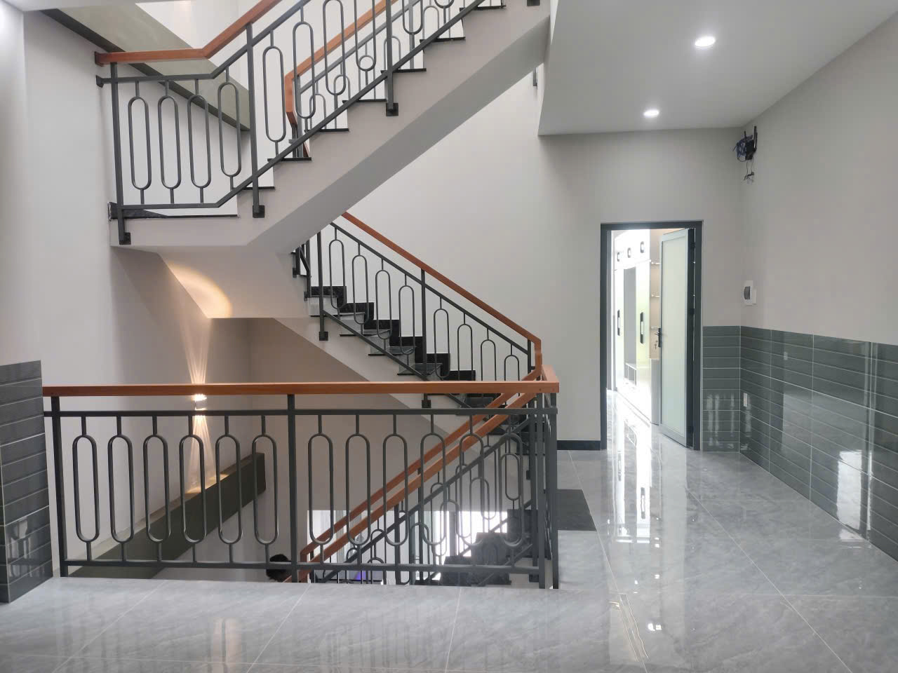 Xay-Nha-Tron-Goi-Long-An-03